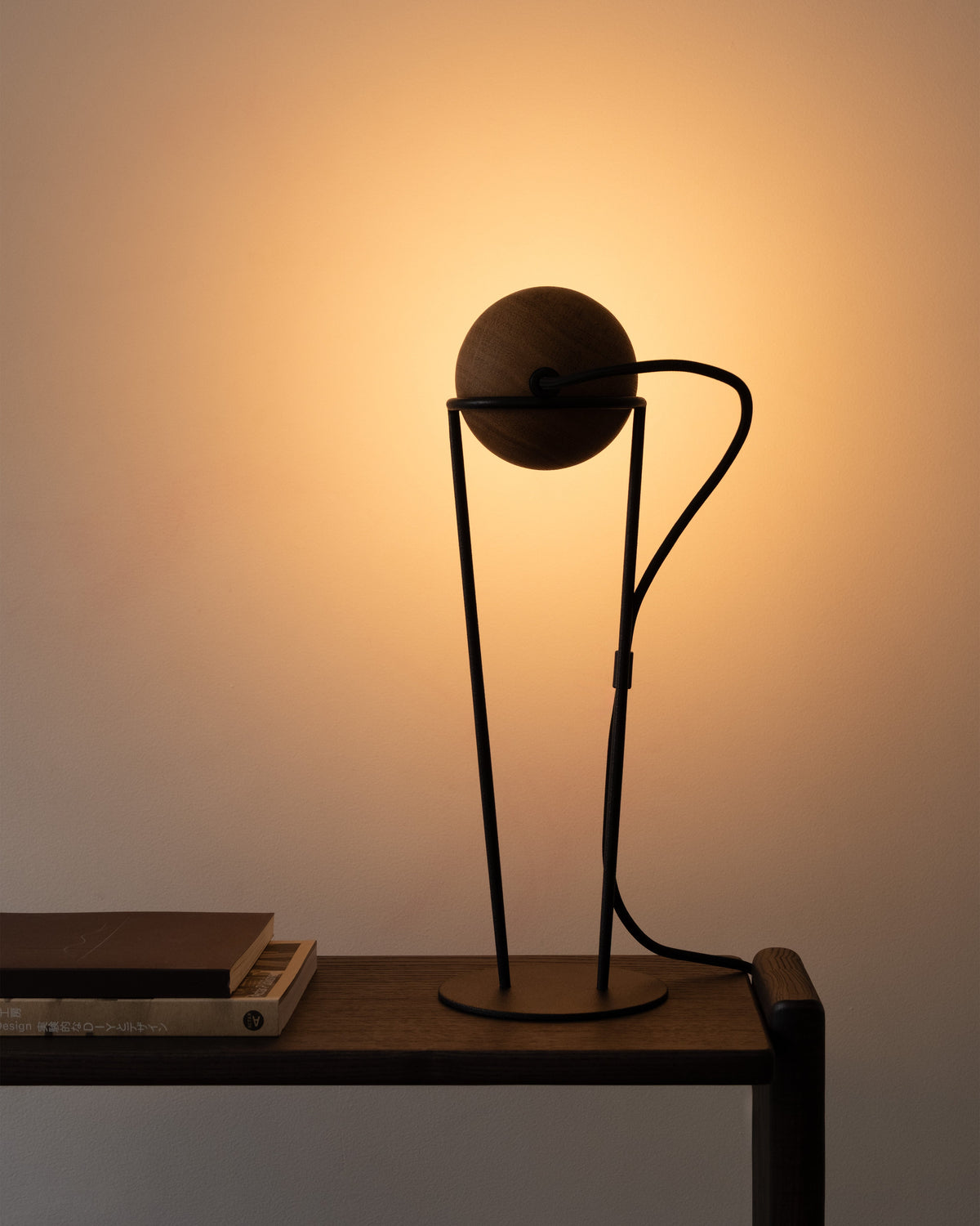 Esfera Table Lamp