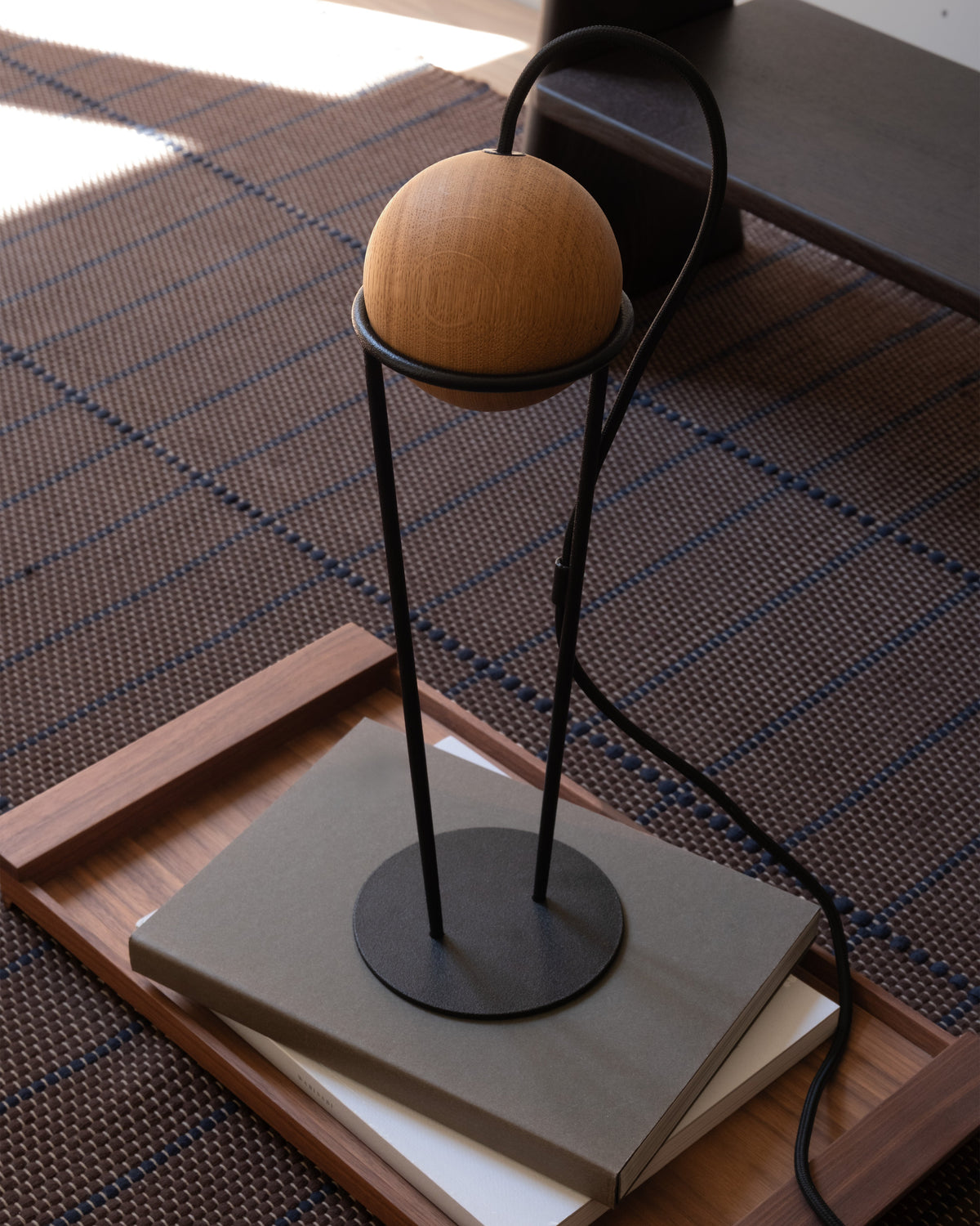 Esfera Table Lamp