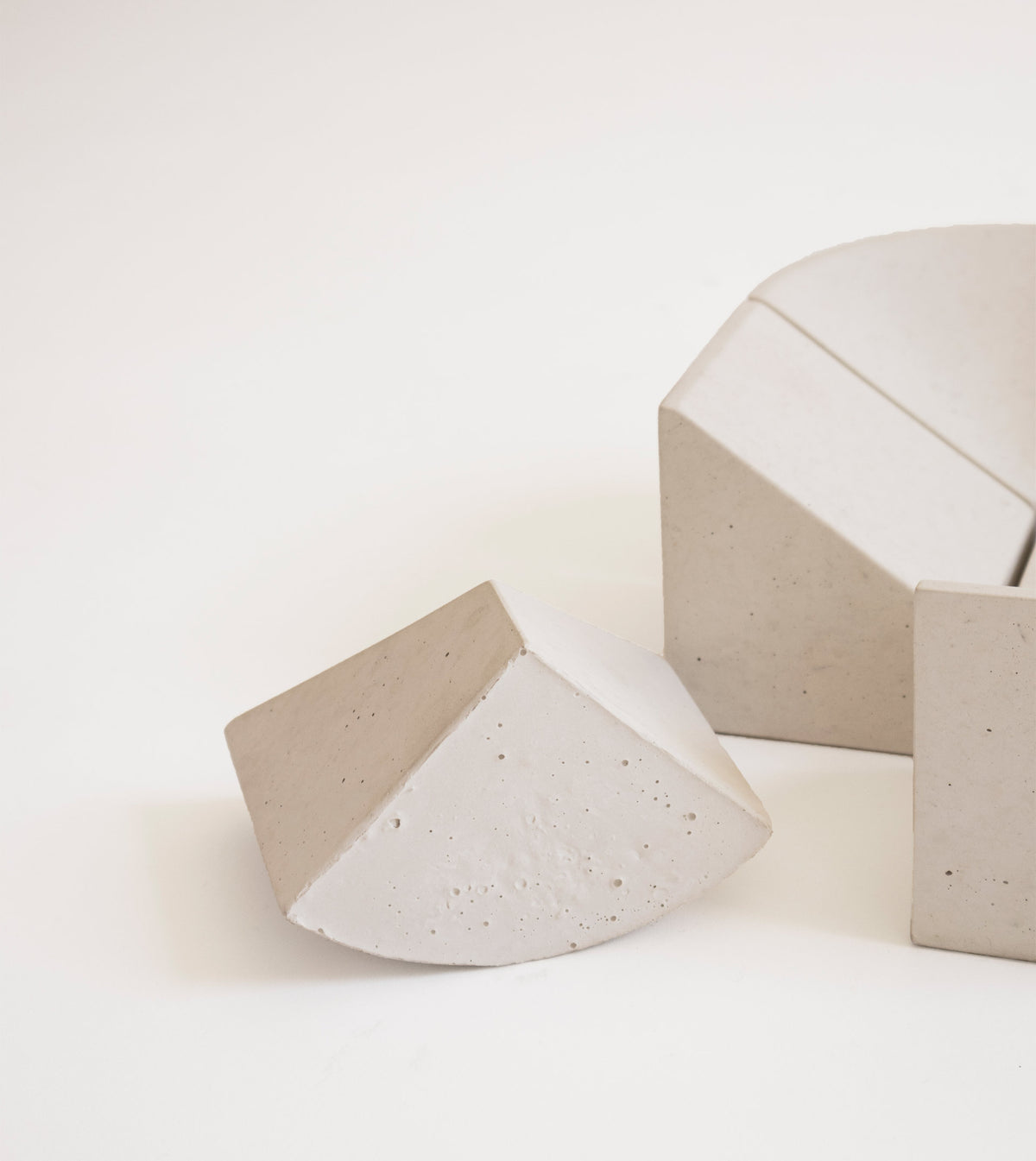 Brut Soft Square White | EE