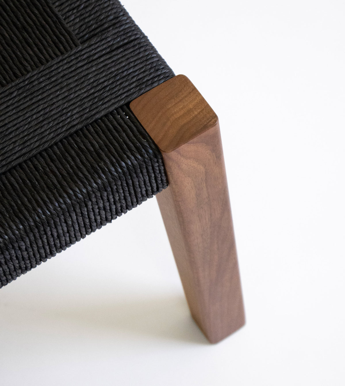 The Weaver’s Stool Walnut | EE