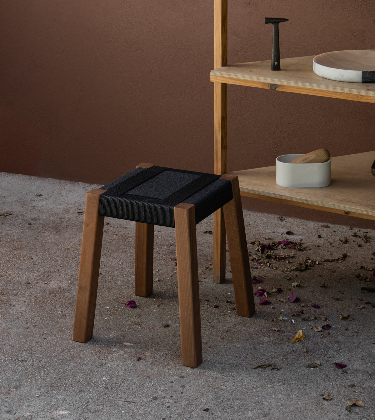 The Weaver’s Stool Walnut | EE